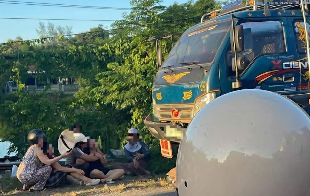 Cháu bé 5 tuổi tử vong sau vụ va chạm giao thông giữa ôtô và xe máy