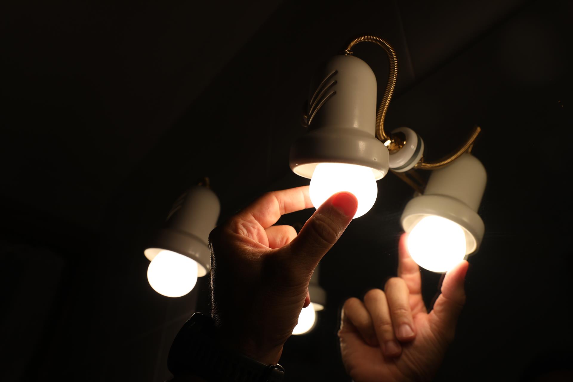 La rebaja del IVA y otros impuestos a la luz y el gas decaen este lunes ...