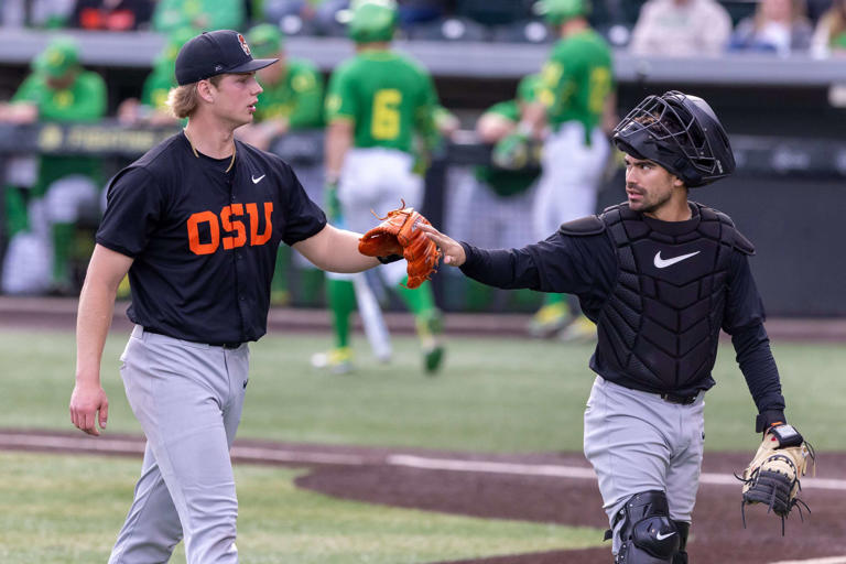 How to watch Ducks vs. Beavers in the college baseball regional finals ...