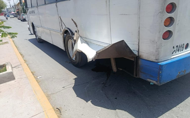Motociclista muere tras chocar con camión de pasajeros en Torreón