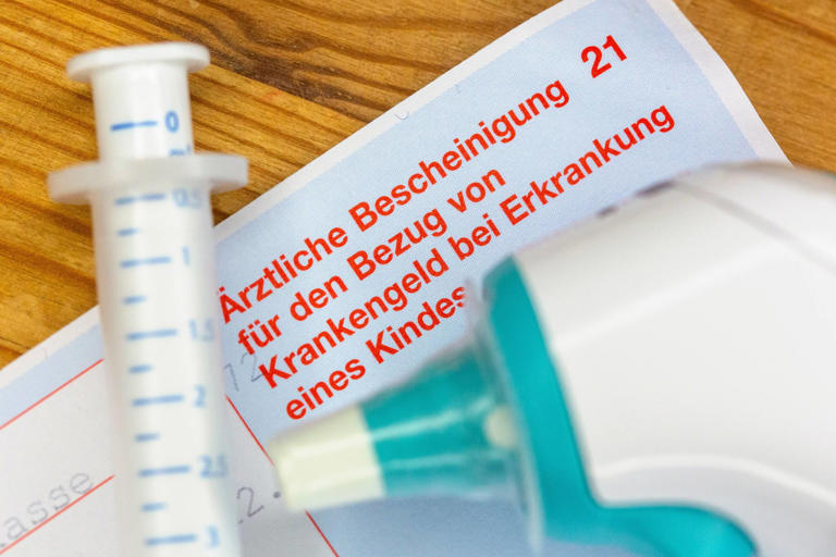 Wer bleibt zu Hause, wenn das Kind krank ist? Neue Zahlen zeigen ein ...