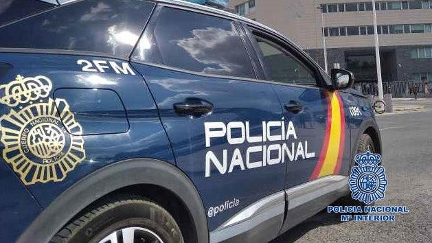 Buscan a un hombre tras disparar contra la casa de su ex pareja en Sevilla