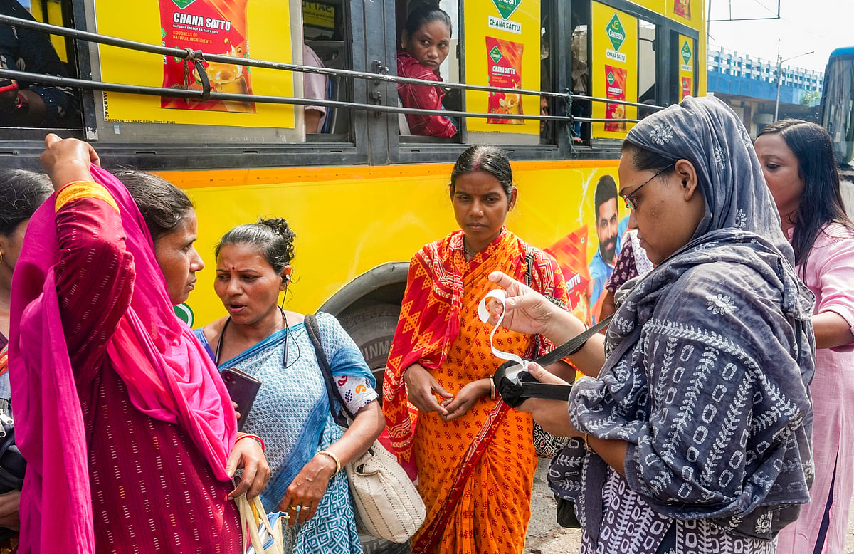 Free govt bus ride for women rolled out in Bengal, passengers seek ...