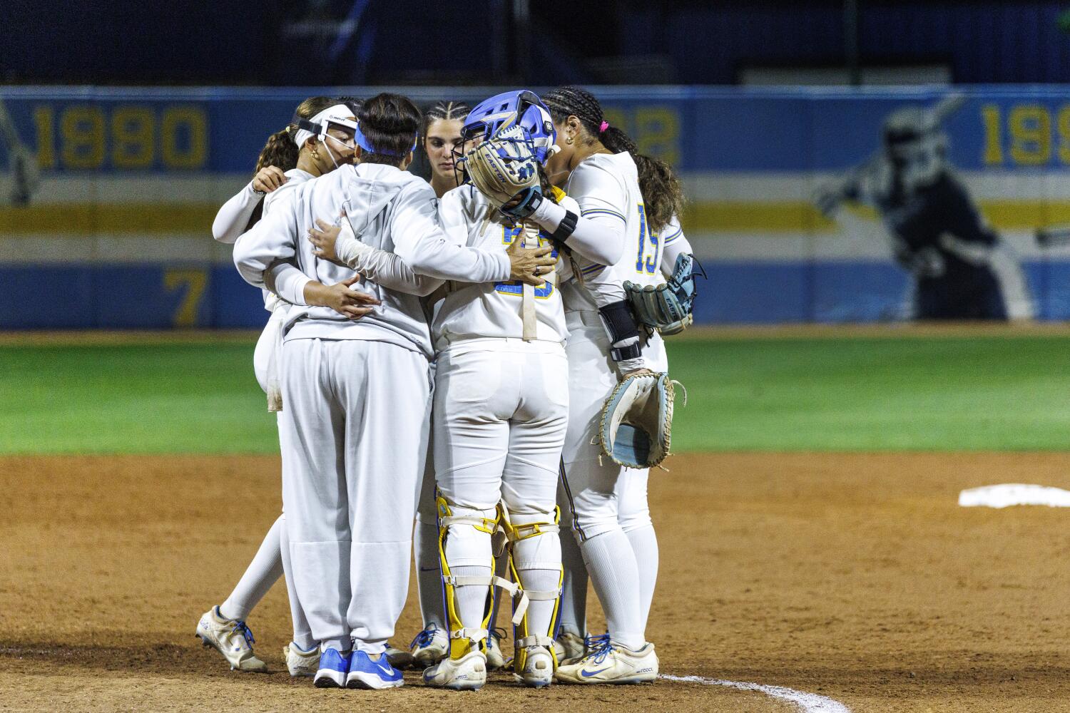 UCLA softball coaches Kelly Inouye-Perez and Lisa Fernandez inspire ...