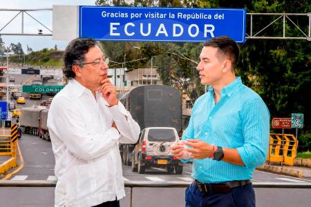 La eliminación de aranceles entre Colombia y Ecuador desató una controversia diplomática que expertos atribuyen más a provocación política que comercial. 