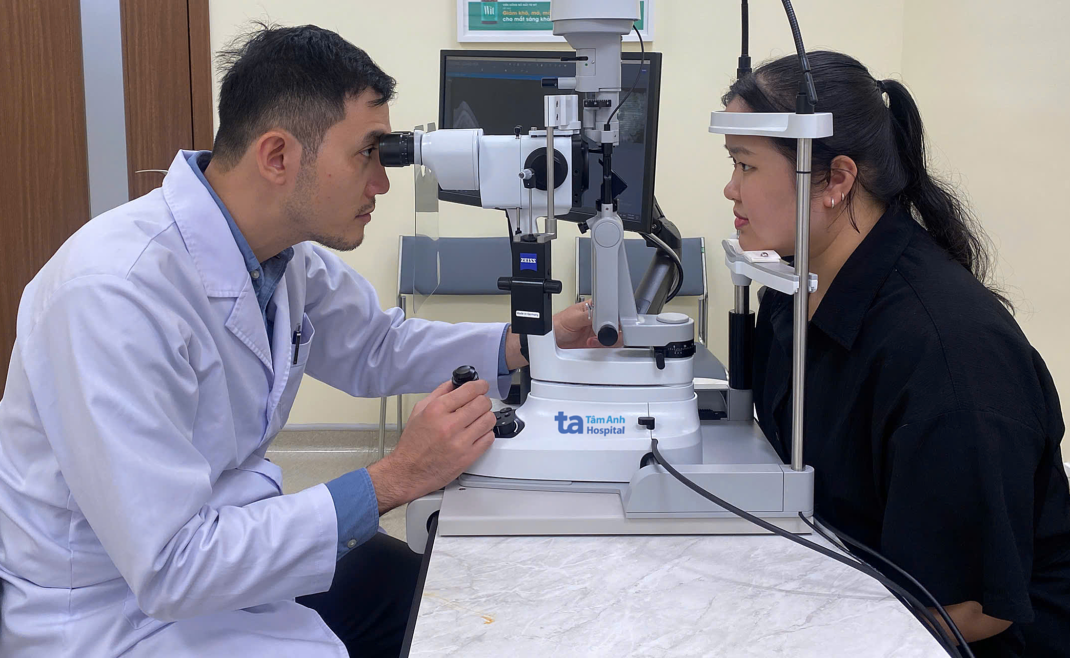 Nguyên nhân gây vẩn đục dịch kính ở người trẻ