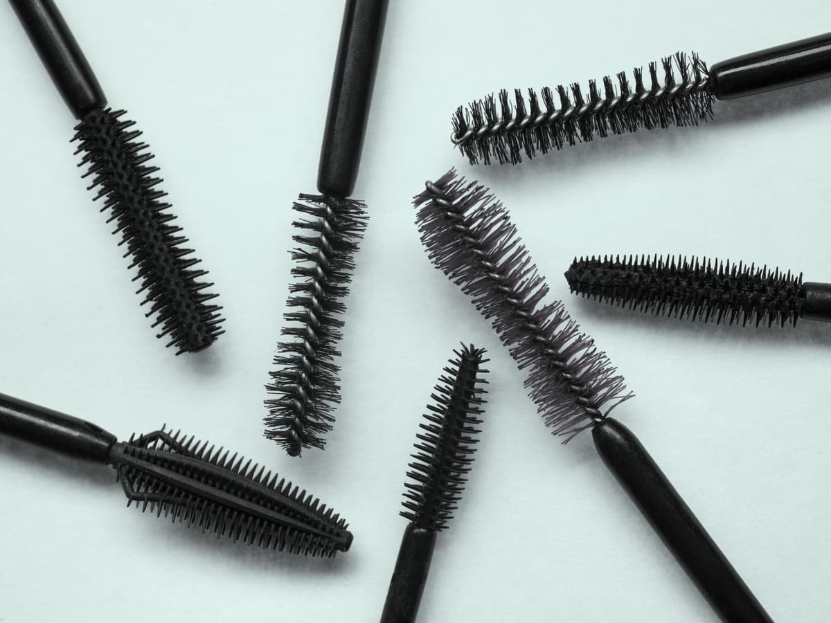 Multitasking im Mascara-Format: Diese 6 Mascaras verlängern, pflegen ...