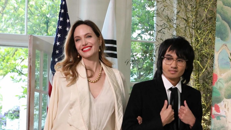 Brad Pitt and Angelina Jolie's eldest son Maddox files for an official ...
