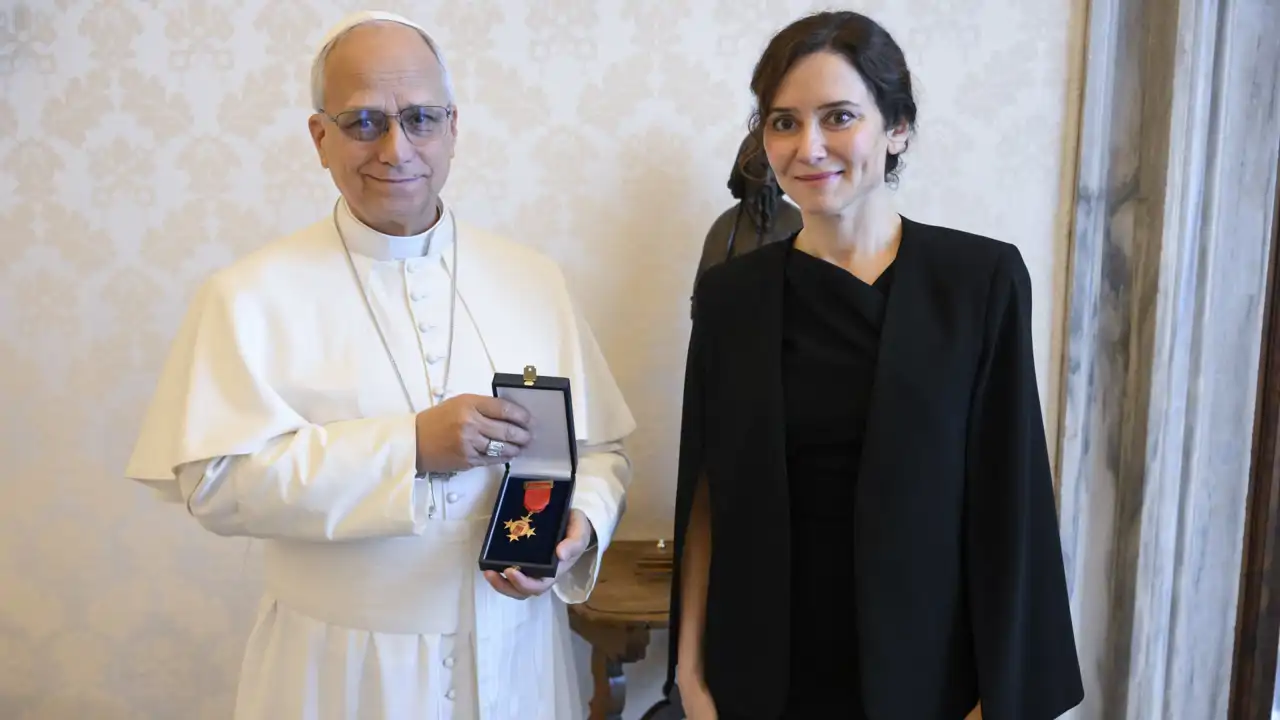 Isabel Díaz Ayuso se reúne con el Papa en el Vaticano y cumple con el ...