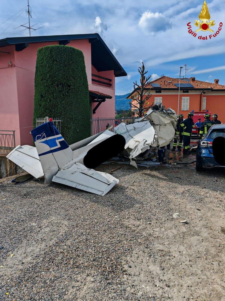 Ultraleggero si schianta tra le case, un morto e un ferito grave