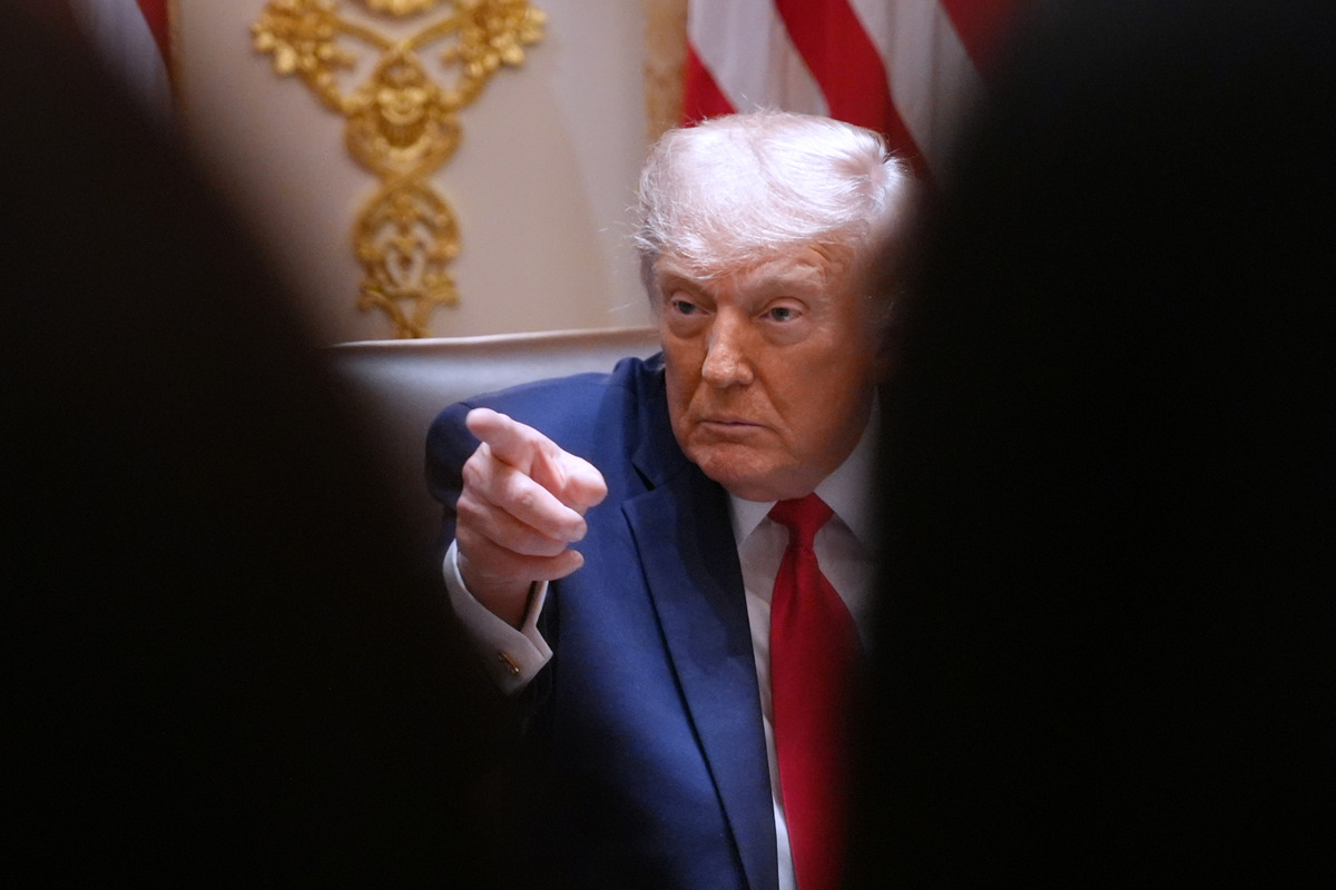 Emails reveal special 'red box' gift discussed for Trump