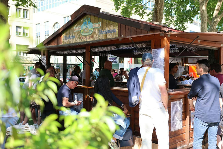 Seit über 50 Jahren Kult: Die Kölner Weinwoche ist zurück auf dem Neumarkt