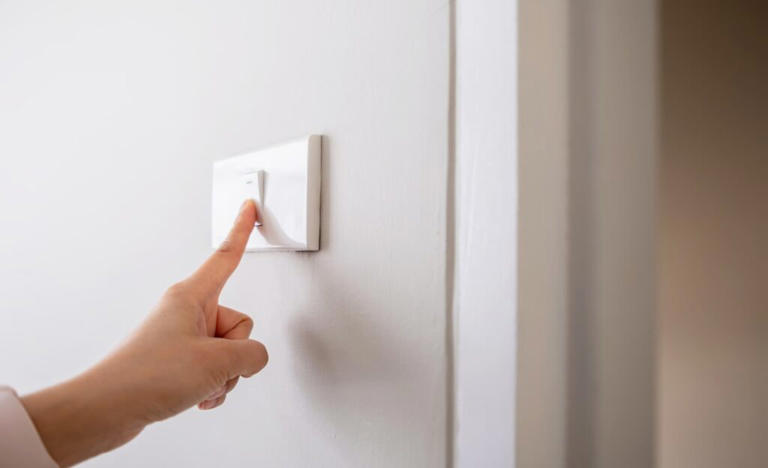 Por qué el IVA de la luz «vuelve» al 21% a partir del 1 de junio y qué ...