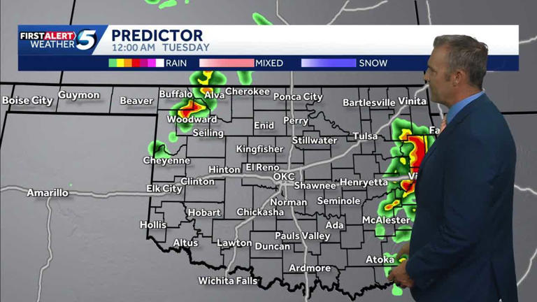 Timeline: Storms bring risk of hail and strong wind late Monday