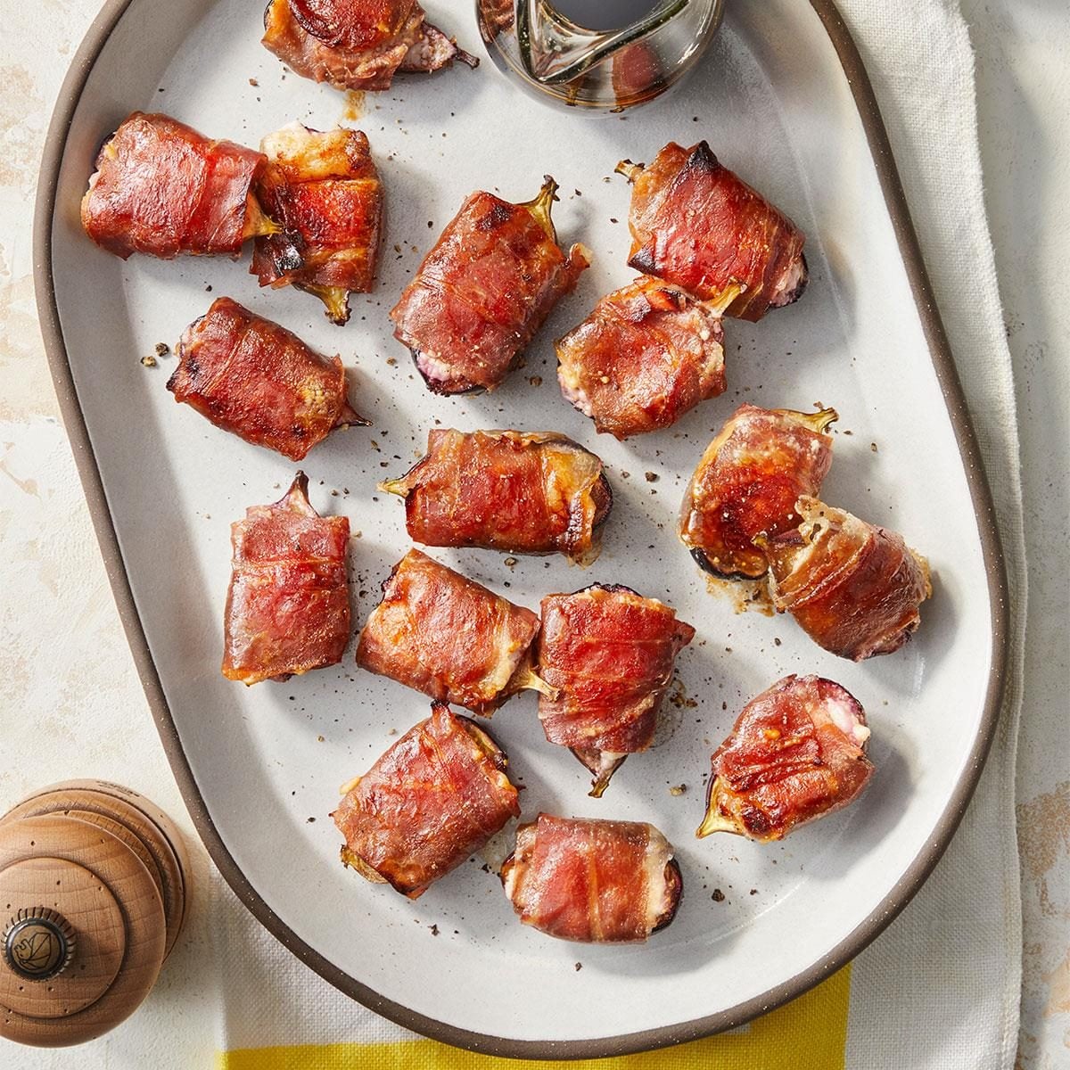 Prosciutto-wrapped figs in a blanket