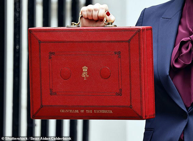Mandelson 'went tonto' as moaned about No10's scramble to get Trump his ...