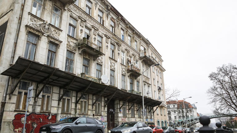 Kamienica przy Górnośląskiej 22 od lat niszczeje.
