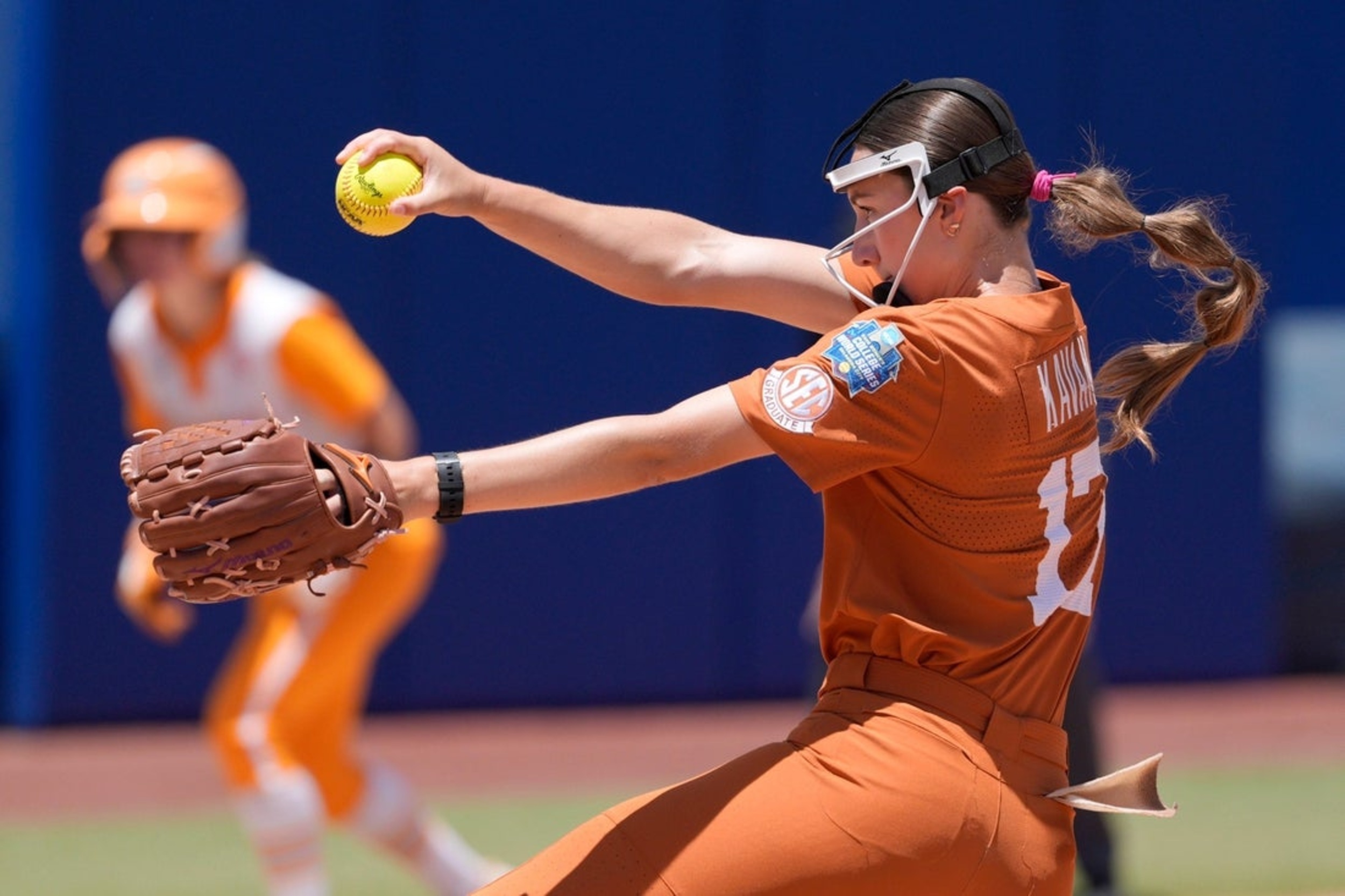 Teagan Kavan, Texas shut out Tennessee, advance to WCWS finals