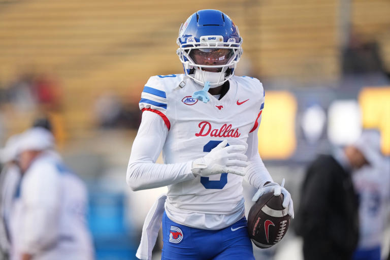 Nov 29, 2025; Berkeley, California, USA; Southern Methodist Mustangs wide receiver Romello Brinson (3) before the game against the California Golden Bears at California Memorial Stadium. Darren Yamashita-Imagn Images