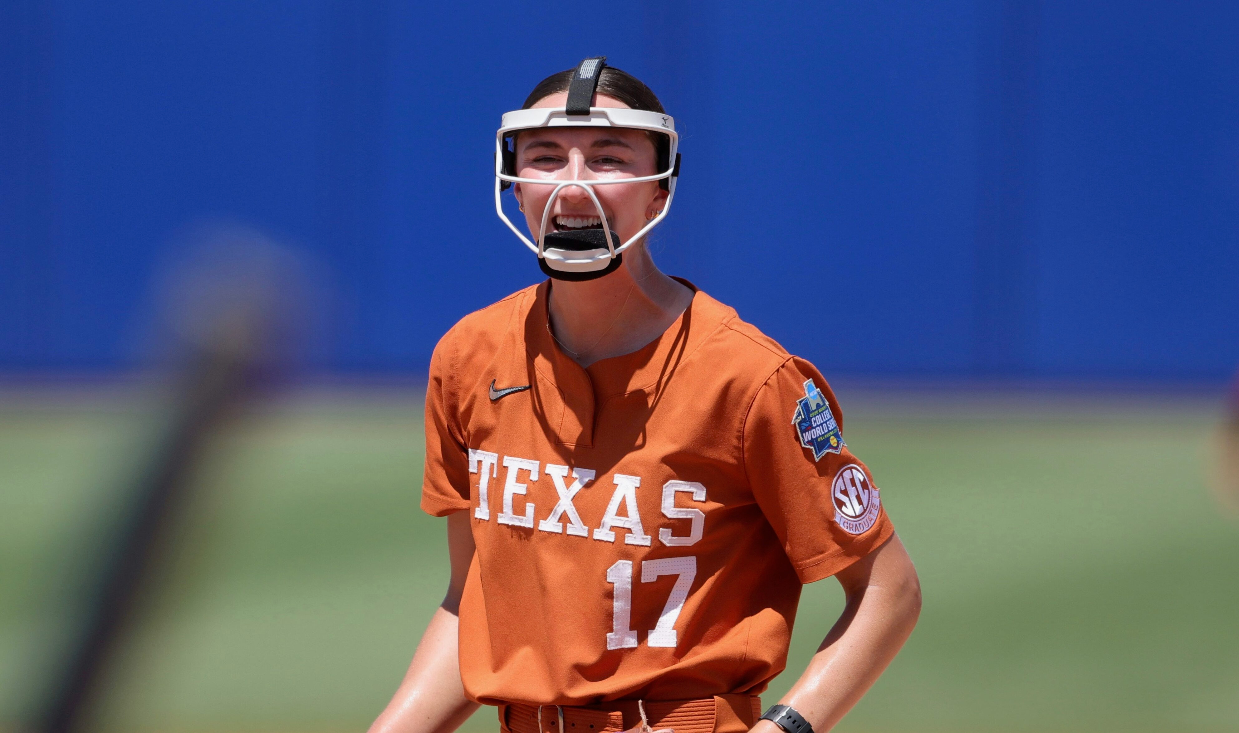 2026 WCWS: Kavan blanks Tennessee, leads Texas back to champ series