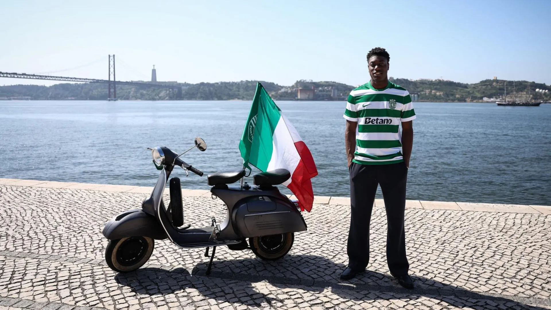 É oficial: Sporting anuncia contratação de Issa Doumbia