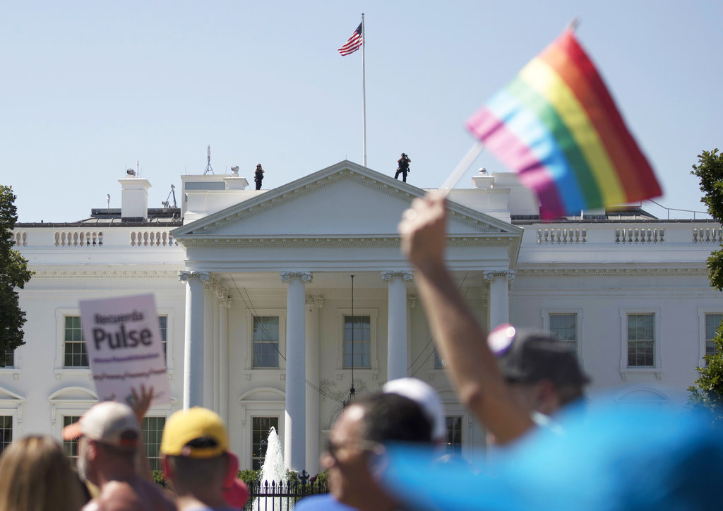 Appeals court lets transgender troops remain in military, enlistment ...