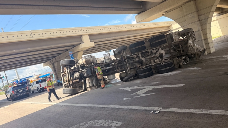 Major crash closes Highway 36 under US 59 in Rosenberg