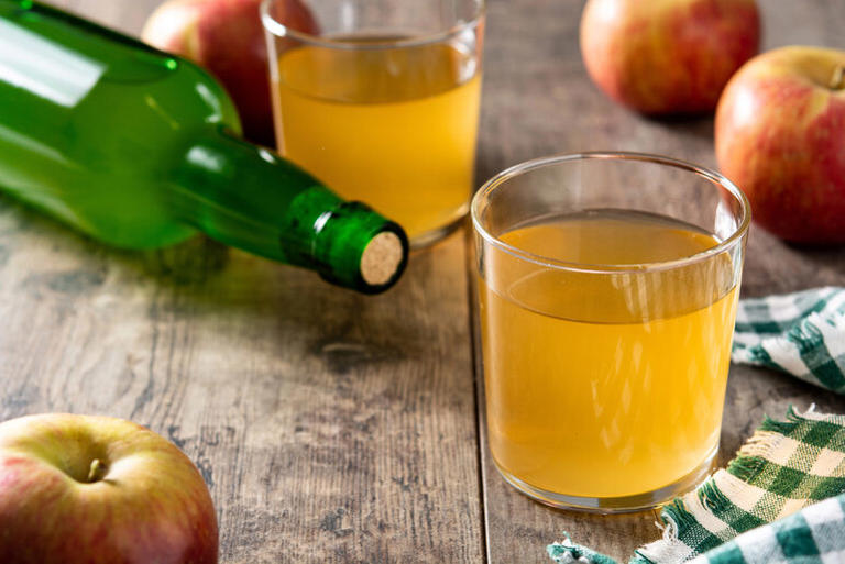 How to make cider at home from apple juice: A beginner’s guide