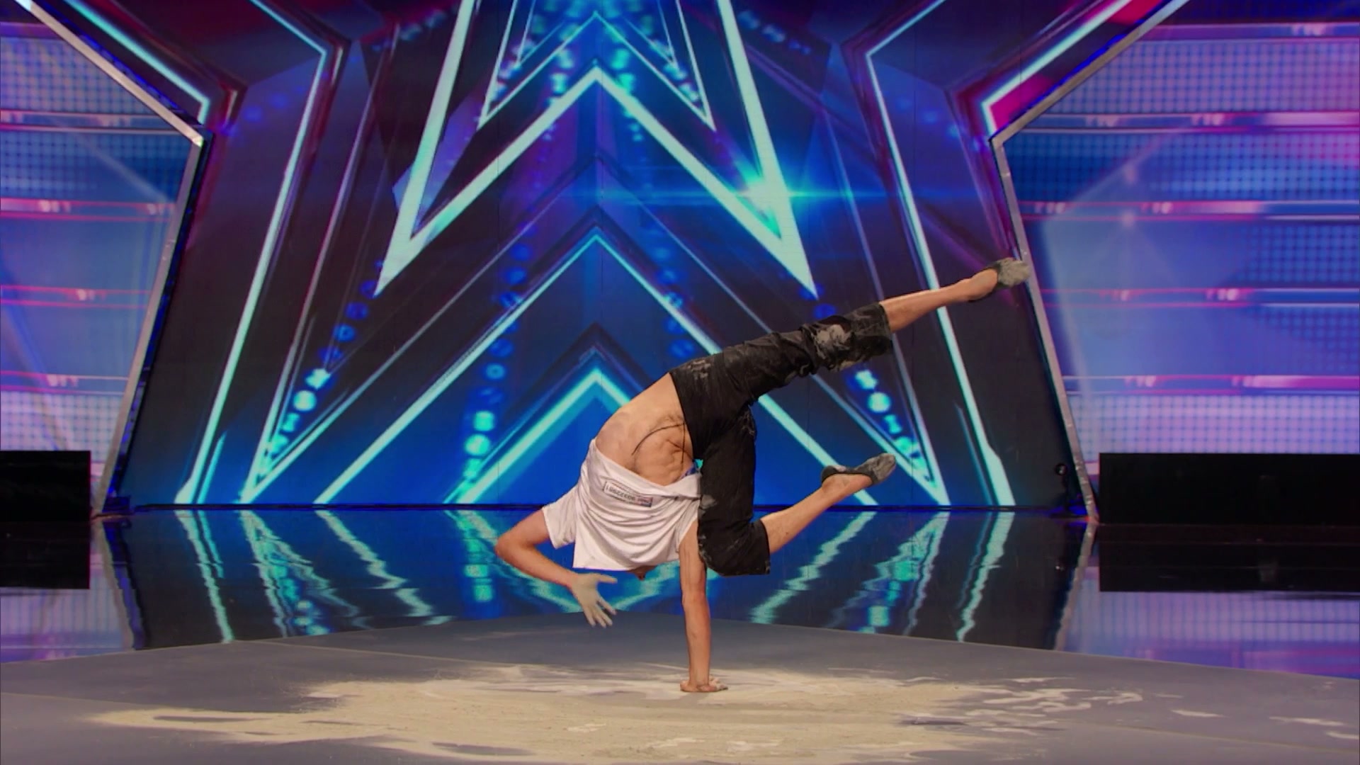 Andrey Moraru - hand balancer