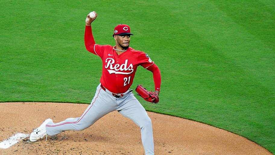 Reds ace raves about time with MLB Develops in visit during Play Ball ...