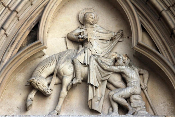 Phù điêu Thánh Martin thành Tours, nhà truyền giáo xứ Gaul, tại Nhà thờ Thánh Severin ở Paris. Ảnh: Monsieur de france