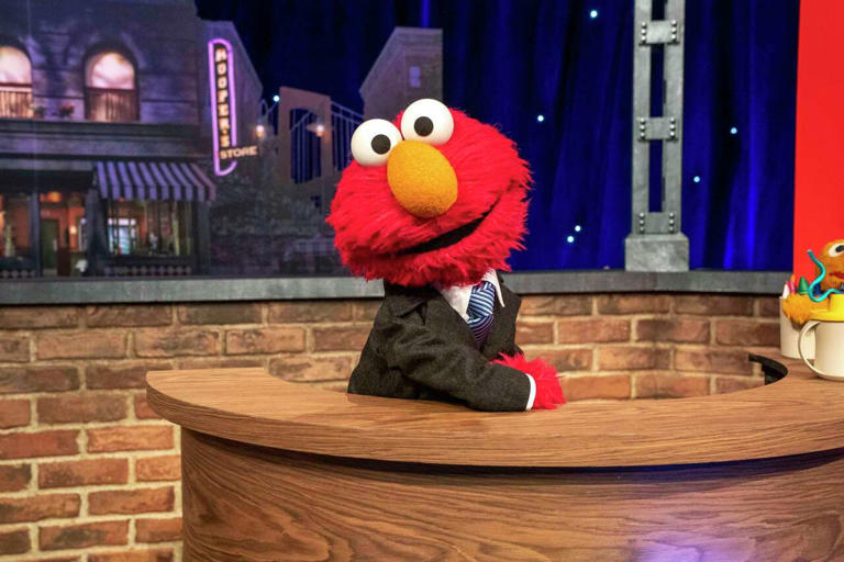 Elmo chose peace in Spurs-Knicks NBA Finals. New Yorkers had other ideas.