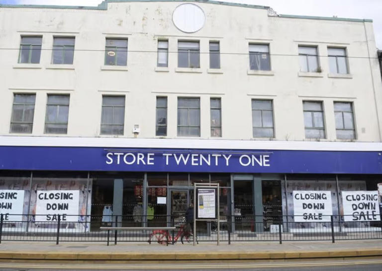 10 poignant retro scenes of retail landmark in Fleetwood now ravaged by ...