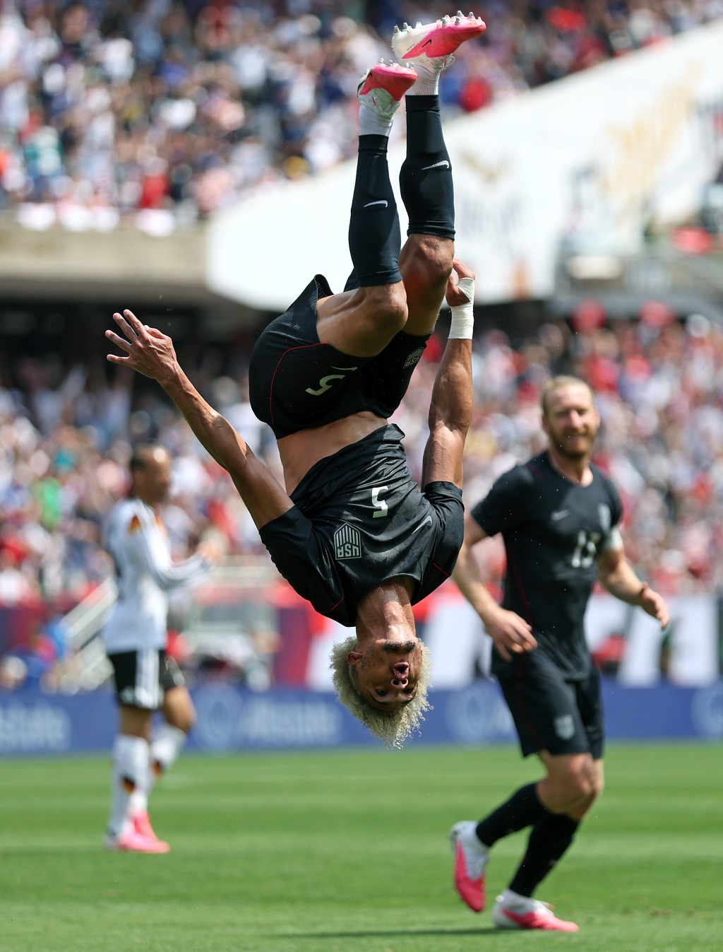 Antonee Robinson shows just how vital he is for USMNT’s World Cup hopes