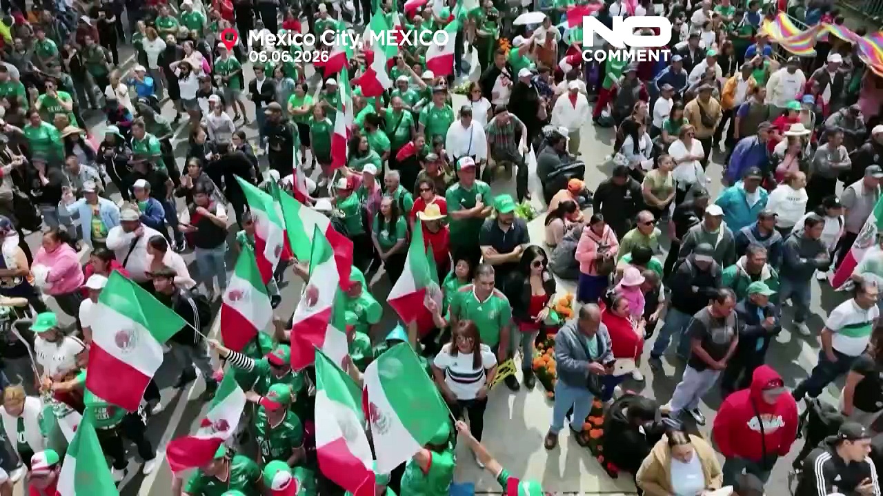 Thousands join record-breaking human wave attempt in Mexico City ahead ...
