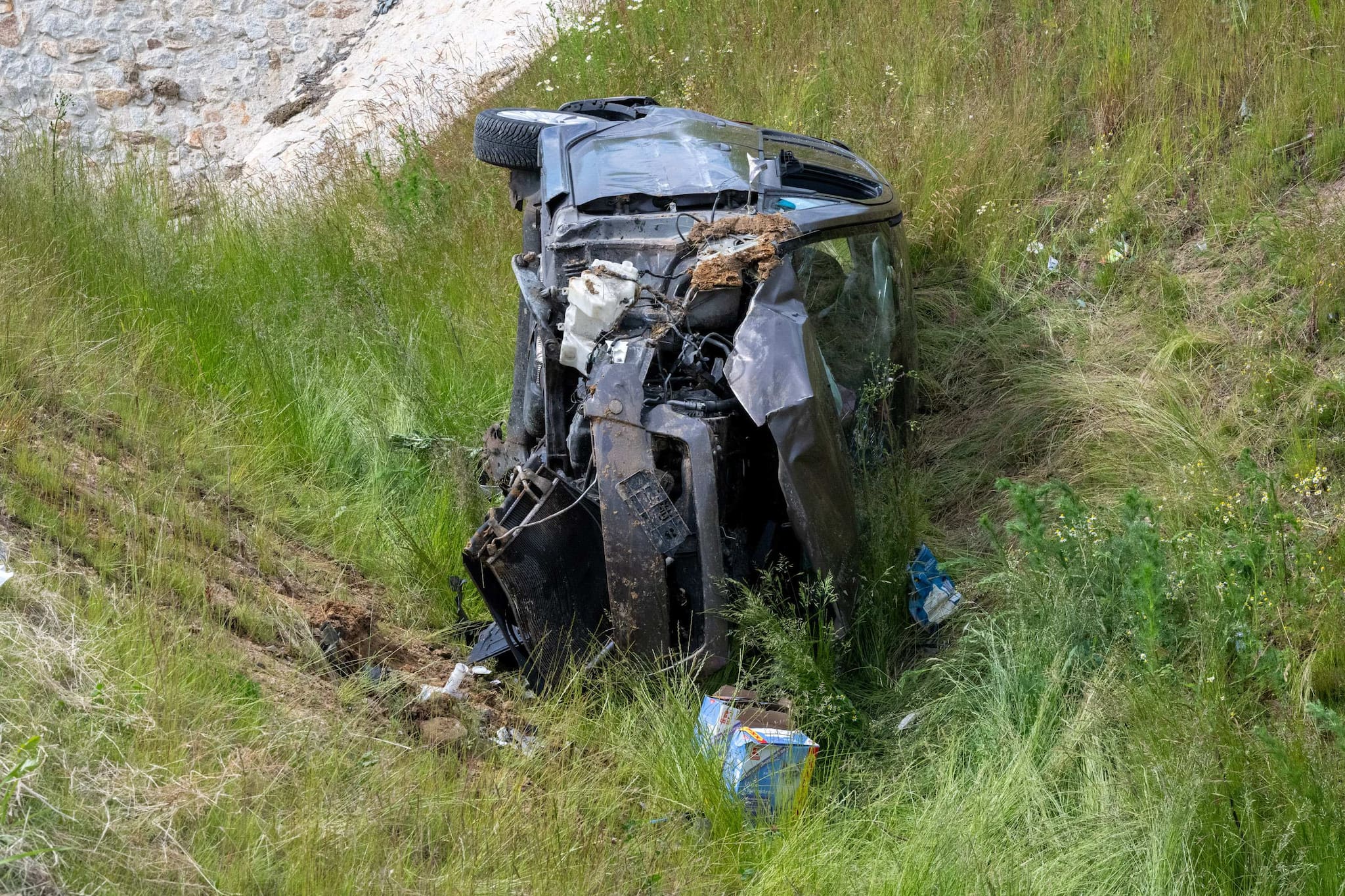 B178 bei Zittau: Auto überschlägt sich mehrfach – Fahrerin schwer verletzt