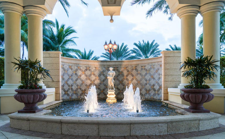 This Florida resort feels straight out of the Italian Riviera—without ...