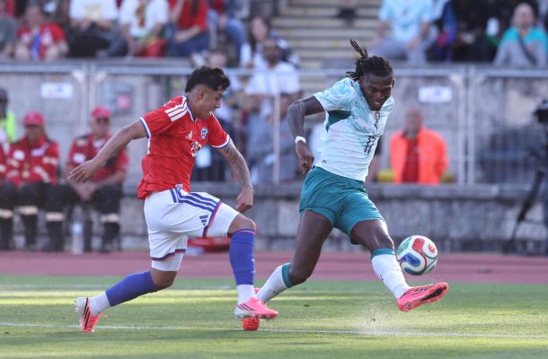 Rafael Leão explica confusão com Iván Román em amistoso de Portugal