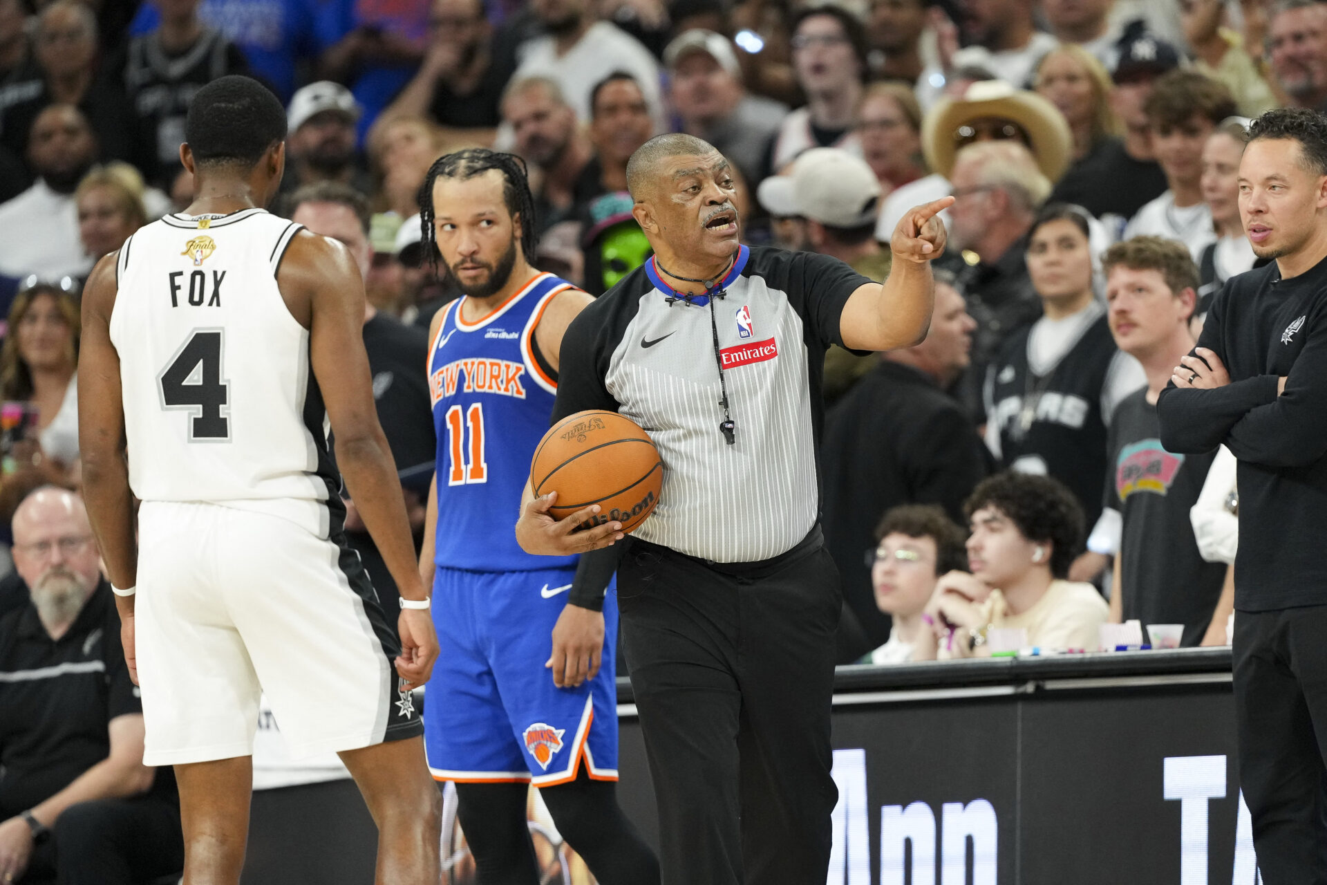 NBA admits only 1 mistake after awful officiating in Game 2 of Knicks-Spurs