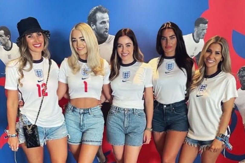 england-s-wags-can-splash-out-over-1-000-on-bottle-of-wine-at-world