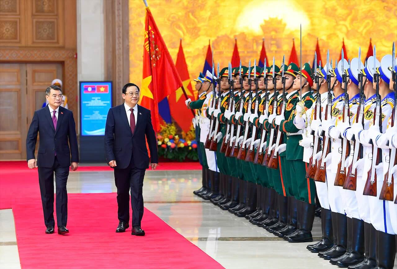 Thủ tướng Lê Minh Hưng chủ trì lễ đón Thủ tướng Lào Sonexay Siphandone