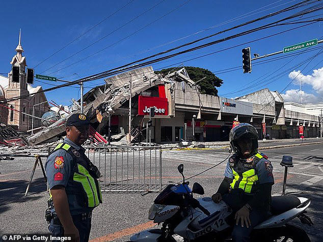 Huge magnitude 7.8 earthquake strikes the Philippines and tsunami alert ...