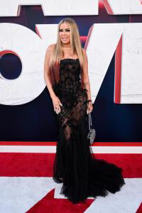 carmen-electra-ditches-her-blonde-bombshell-status-with-a-shocking-punk