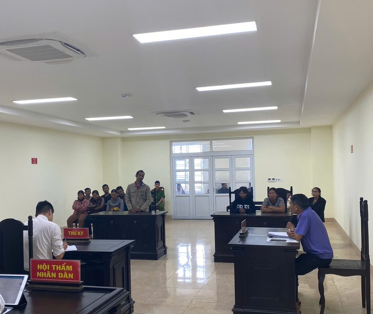 Tuyên án 15 tháng tù đối tượng tự chế và tàng trữ súng quân dụng