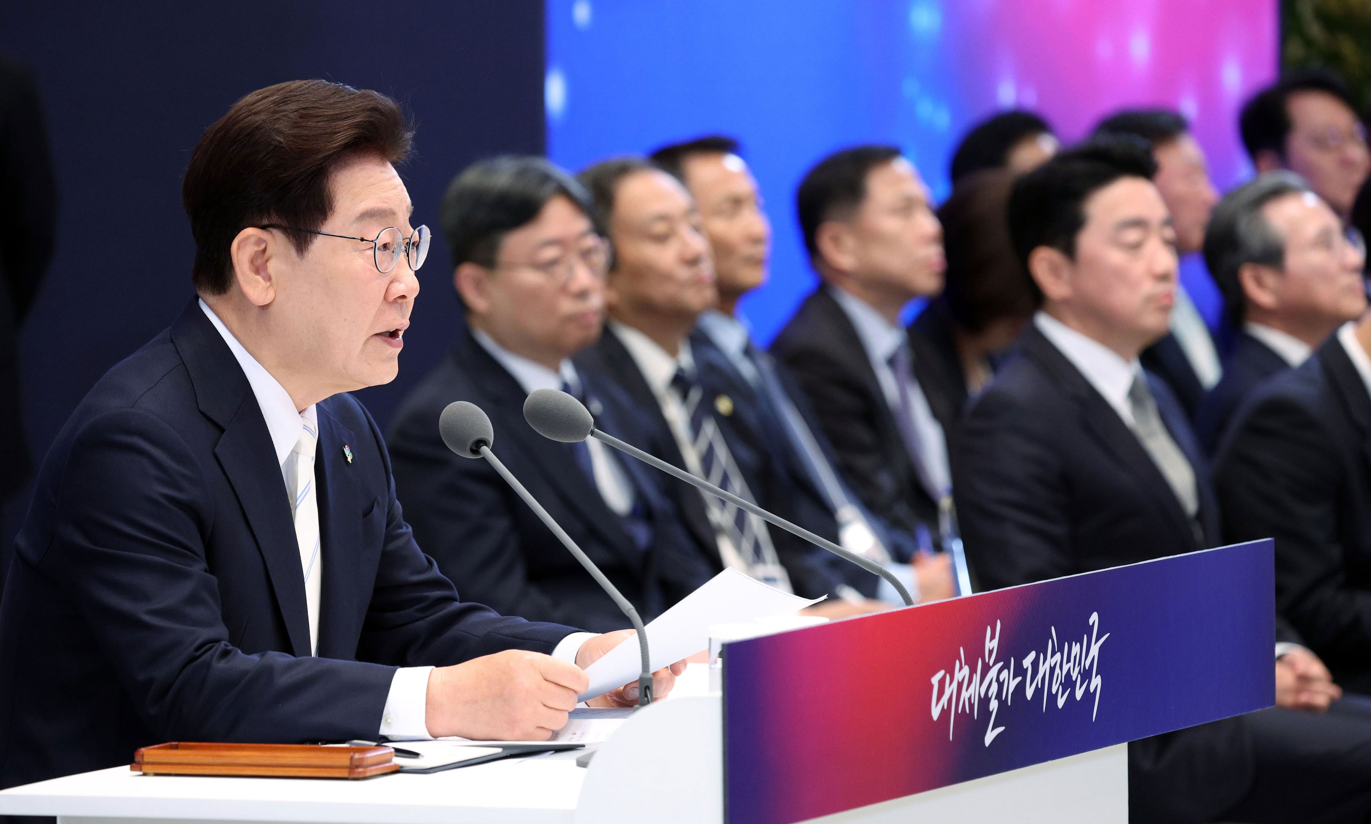 President Lee warns on Samsung excess profit debate