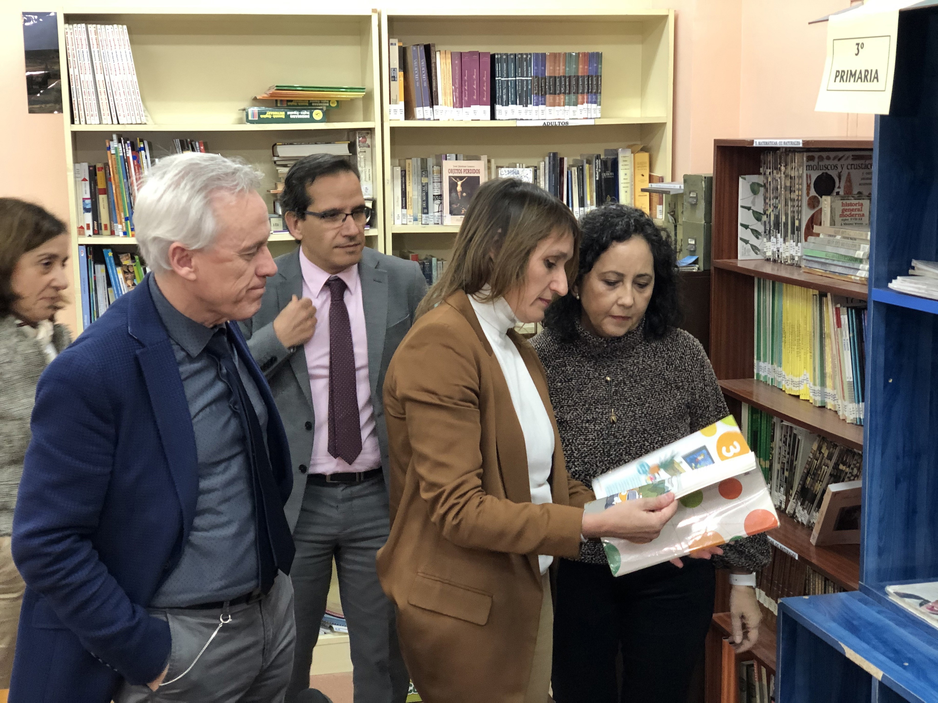 Cerca de 76.000 familias recibirán libros de texto en la primera fase ...