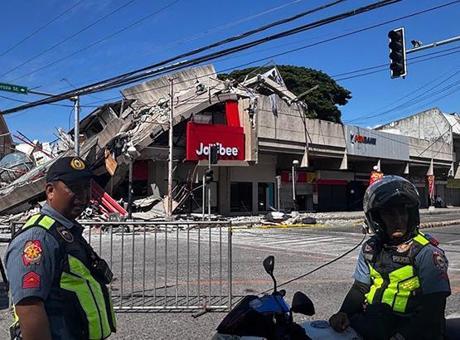 Filipinler'de 7.8'lik Deprem! Tsunami Uyarısı Yapıldı