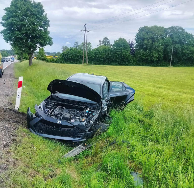 Groźny wypadek w powiecie kartuskim. Trzy osoby ranne po zderzeniu ...