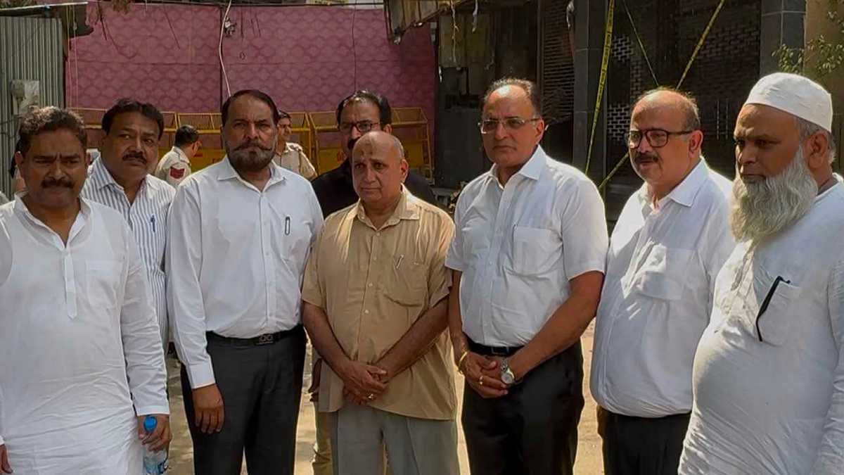 Muslim mattress sellers saved lives in Delhi hotel fire. They’re asking ...