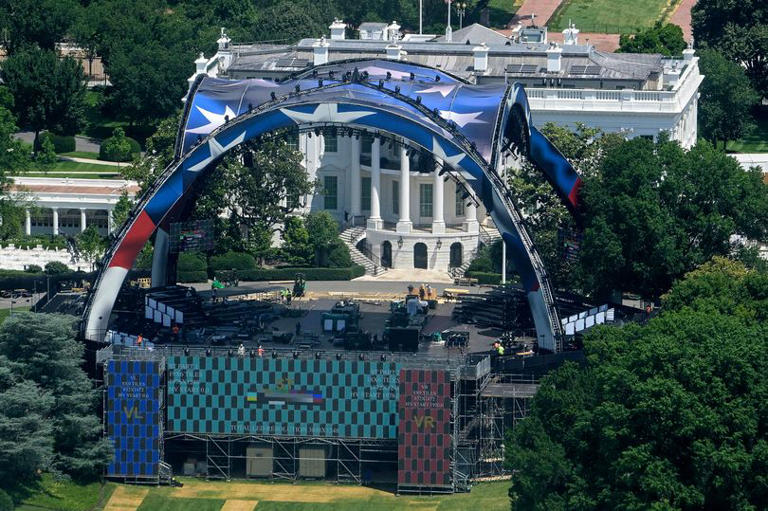 White House gets flamed for promoting UFC event as bombs rain down on